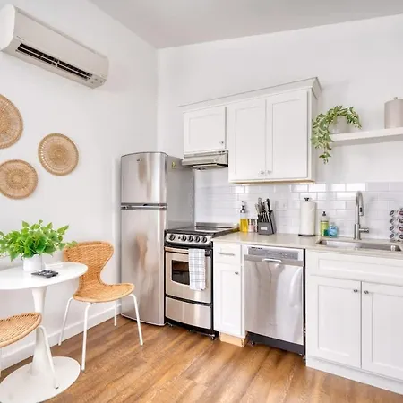 Stay Portland - Beach Vibes Getaway Near Burnside & Laurelhurst!